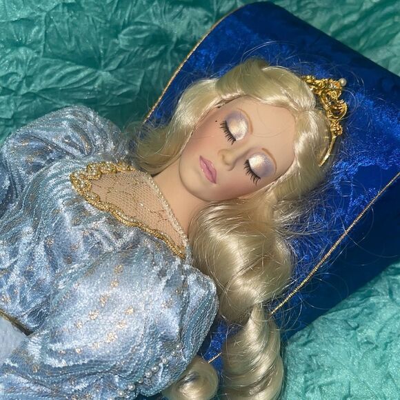 Sleeping Beauty Porcelain Doll 20” - Picture 7 of 9